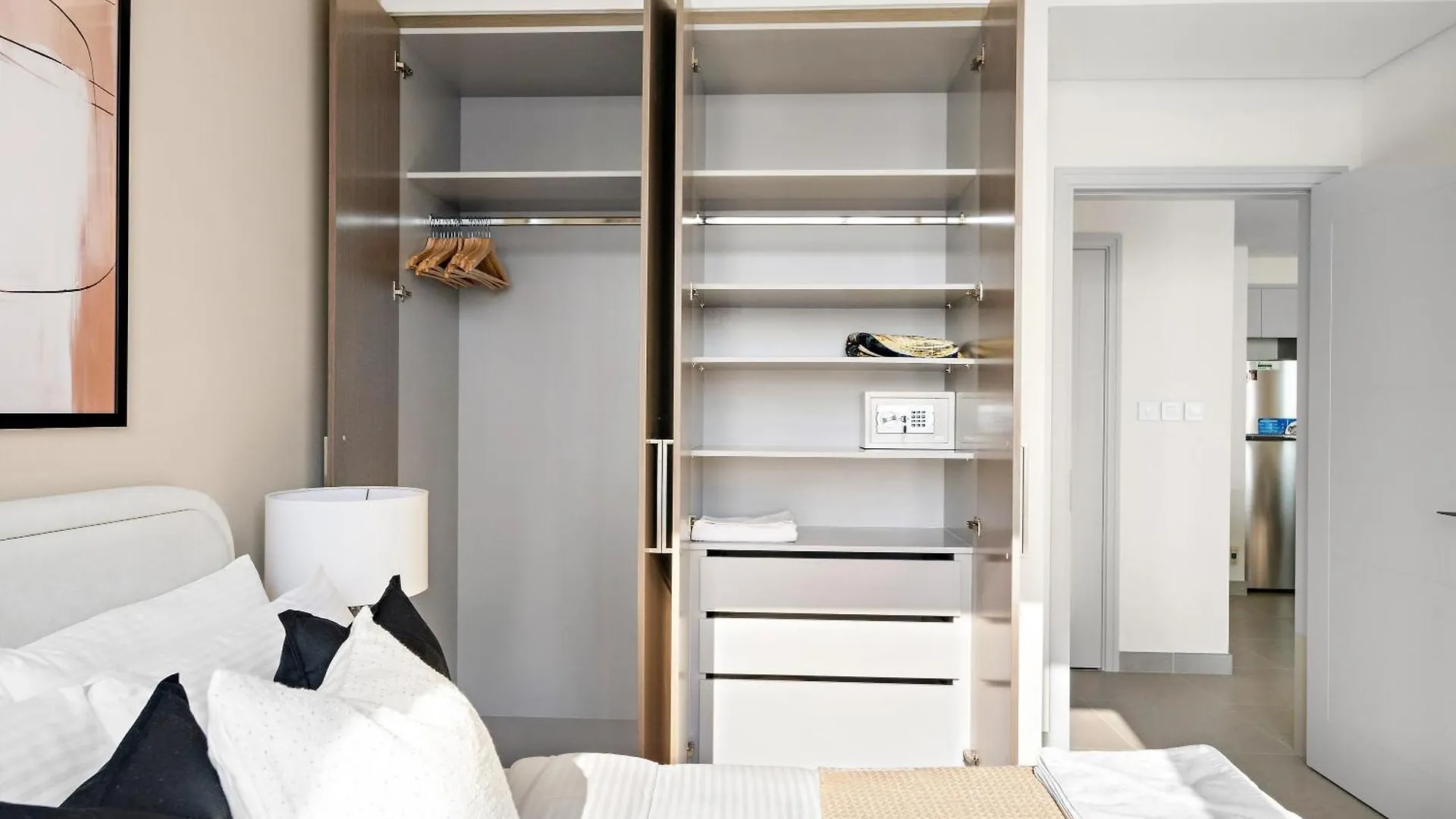 Апартаменты Silkhaus Beautiful 1 Bdr In Heart Of Downtown Дубай